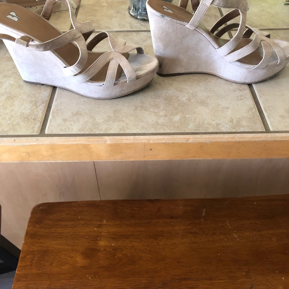 Sandals - Picture 2 of 3